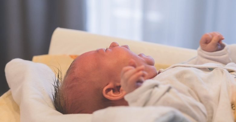 Bebê Acorda Gritando e Chorando - Como Resolver?